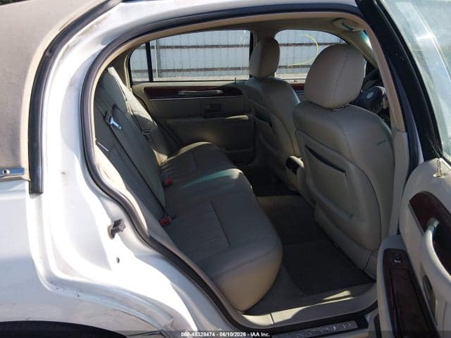 2003 LINCOLN TOWN CAR 8
