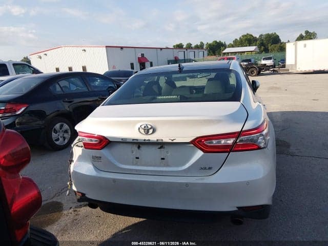2018 TOYOTA CAMRY XLE V6 17