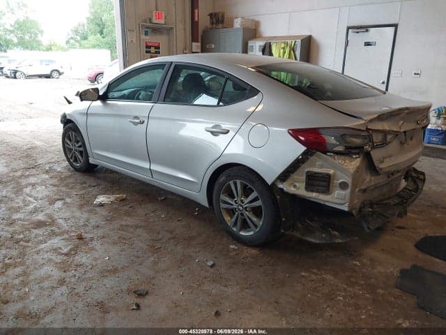 2018 HYUNDAI ELANTRA SE 3
