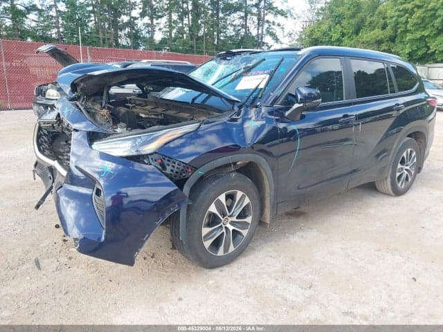 2023 TOYOTA HIGHLANDER XLE 2