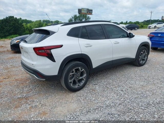2025 CHEVROLET TRAX FWD LT 5