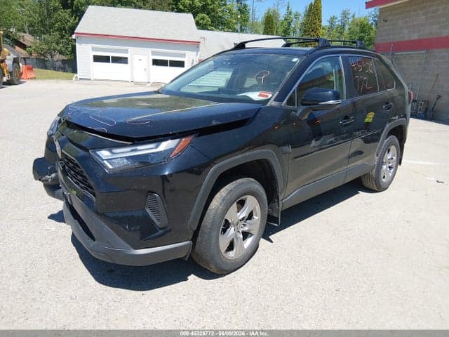 2023 TOYOTA RAV4 XLE 3
