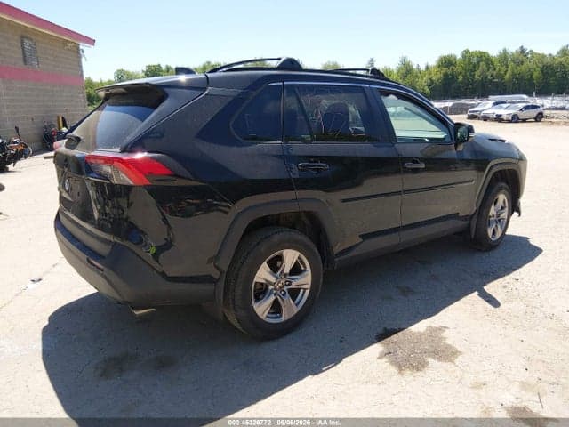 2023 TOYOTA RAV4 XLE 5