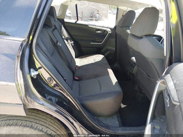 2023 TOYOTA RAV4 XLE 9