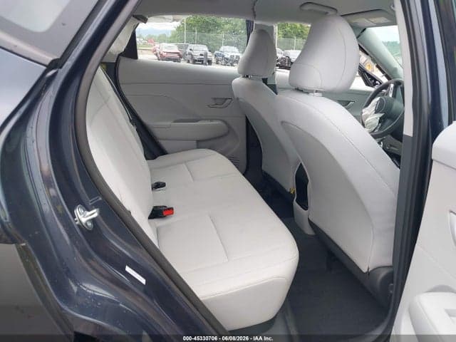 2026 HYUNDAI KONA SE 8