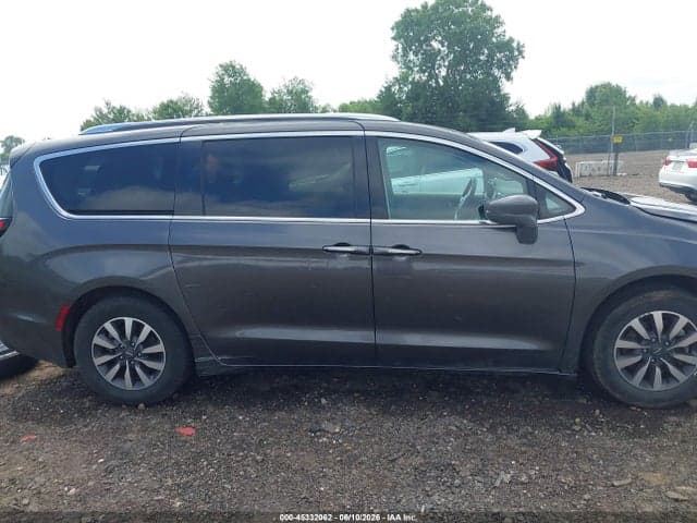 2021 CHRYSLER PACIFICA TOURING L 14