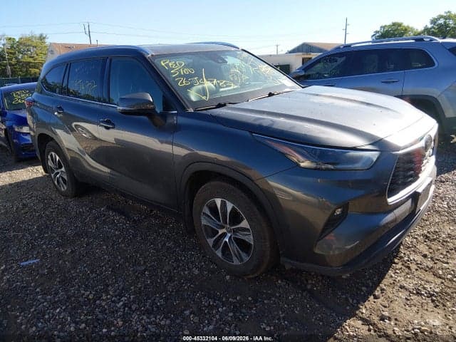 2021 TOYOTA HIGHLANDER XLE 1