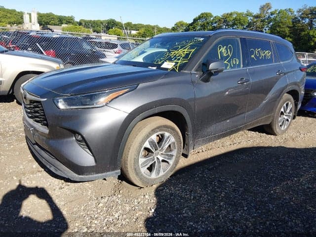 2021 TOYOTA HIGHLANDER XLE 2