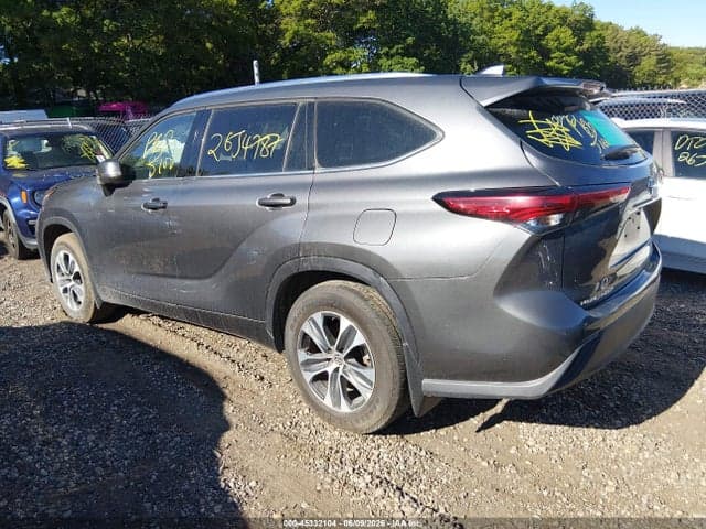 2021 TOYOTA HIGHLANDER XLE 3