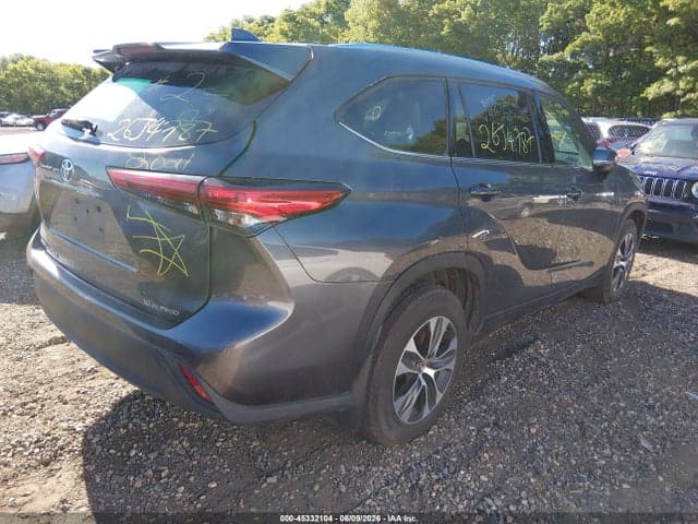 2021 TOYOTA HIGHLANDER XLE 4