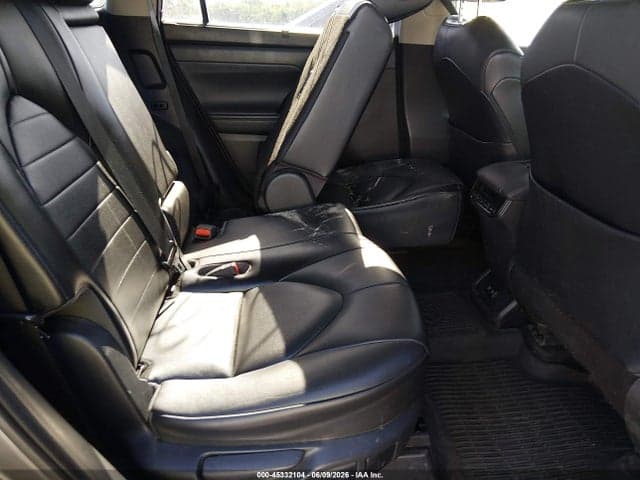 2021 TOYOTA HIGHLANDER XLE 8