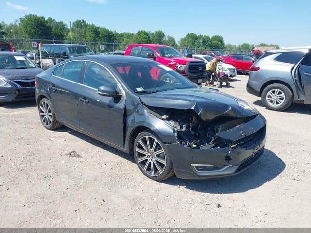 2015 VOLVO S60 T6 1