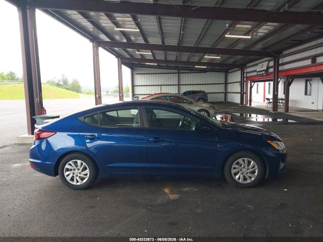 2020 HYUNDAI ELANTRA SE 18
