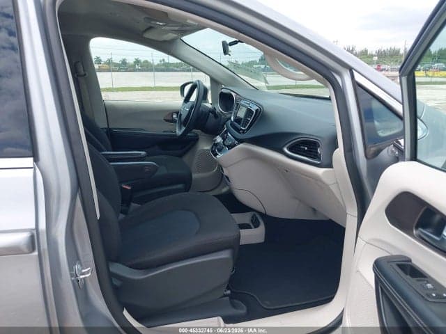 2021 CHRYSLER VOYAGER LX 5