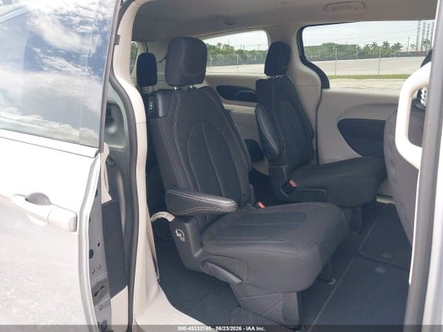 2021 CHRYSLER VOYAGER LX 8