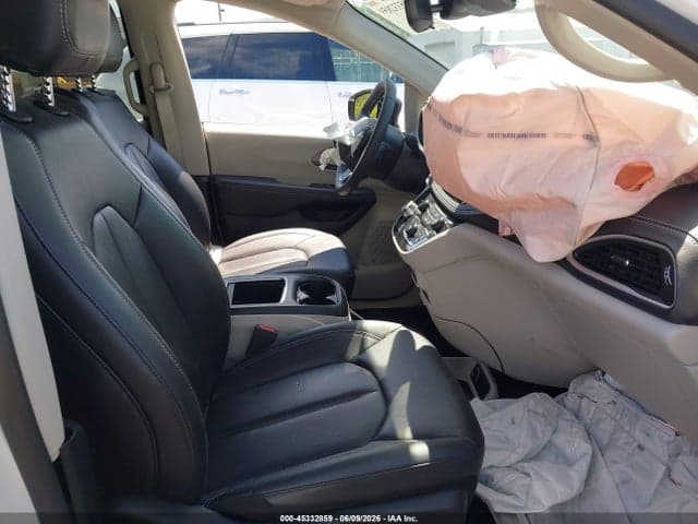 2024 CHRYSLER PACIFICA TOURING L 5