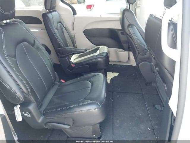 2024 CHRYSLER PACIFICA TOURING L 8