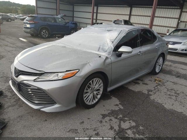 2019 TOYOTA CAMRY XLE 2