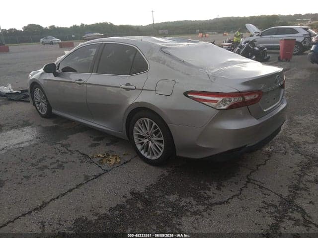 2019 TOYOTA CAMRY XLE 3
