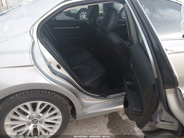 2019 TOYOTA CAMRY XLE 8