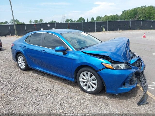2019 TOYOTA CAMRY LE - 1