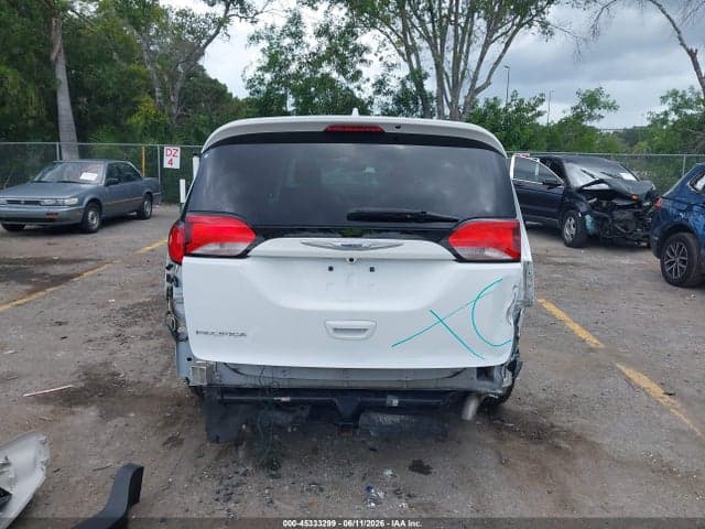 2020 CHRYSLER PACIFICA TOURING 17