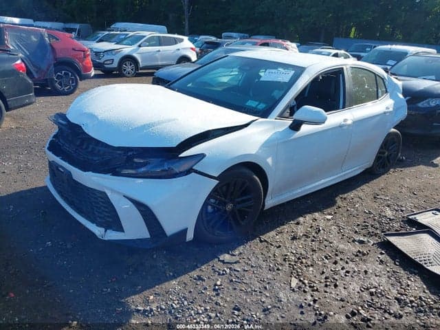 2025 TOYOTA CAMRY SE 2