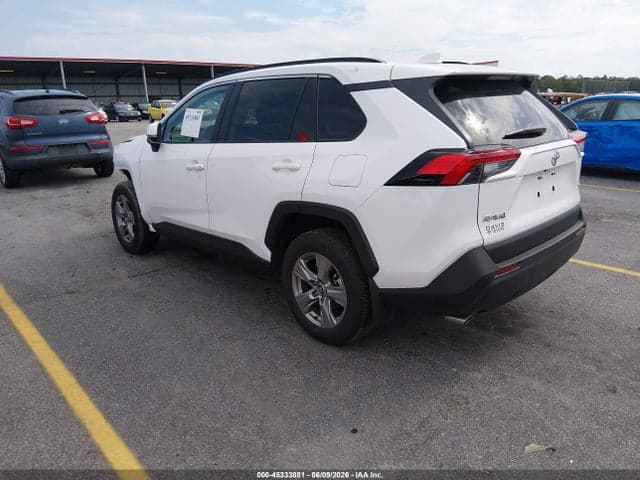 2025 TOYOTA RAV4 XLE 3
