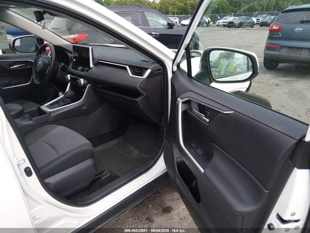 2025 TOYOTA RAV4 XLE 5