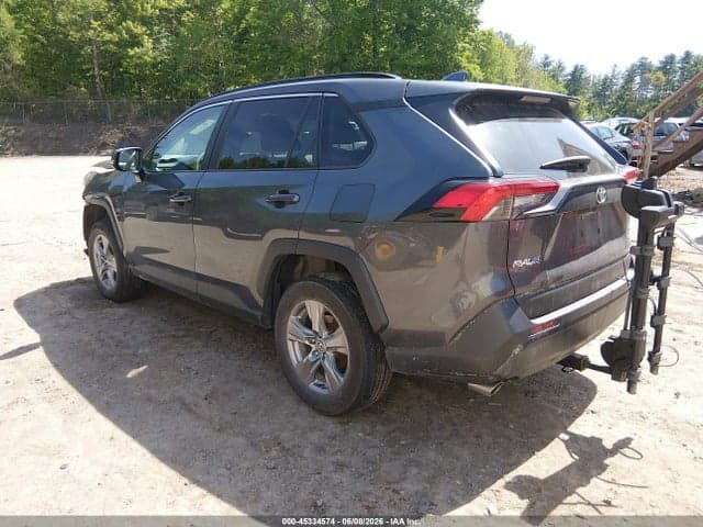 2023 TOYOTA RAV4 XLE 3