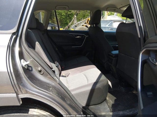 2023 TOYOTA RAV4 XLE 8