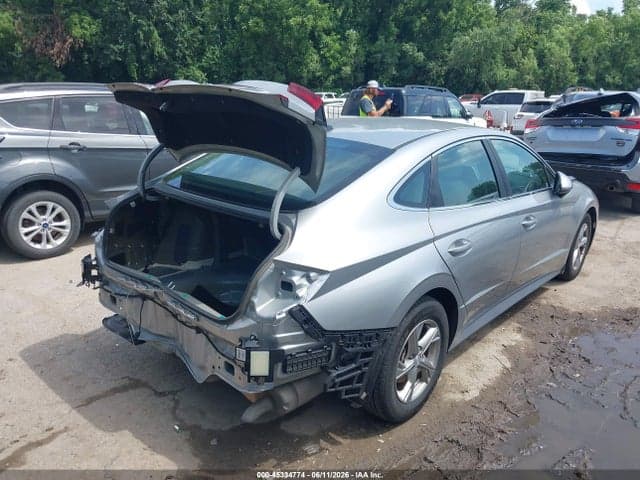 2022 HYUNDAI SONATA SE 4