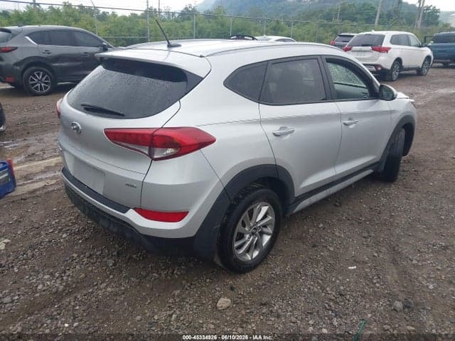 2017 HYUNDAI TUCSON SE 4