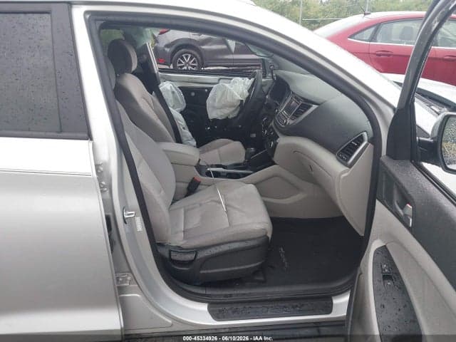 2017 HYUNDAI TUCSON SE 5