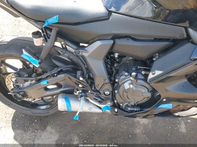 2025 YAMAHA YZFR7 8