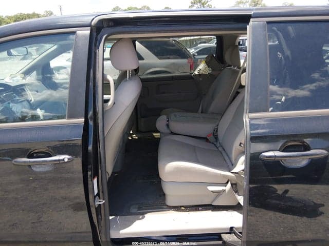 2017 KIA SEDONA LX 8