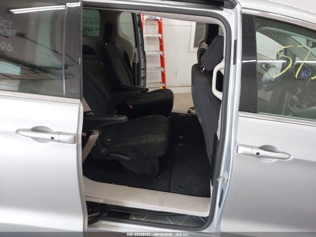 2023 CHRYSLER VOYAGER LX 8