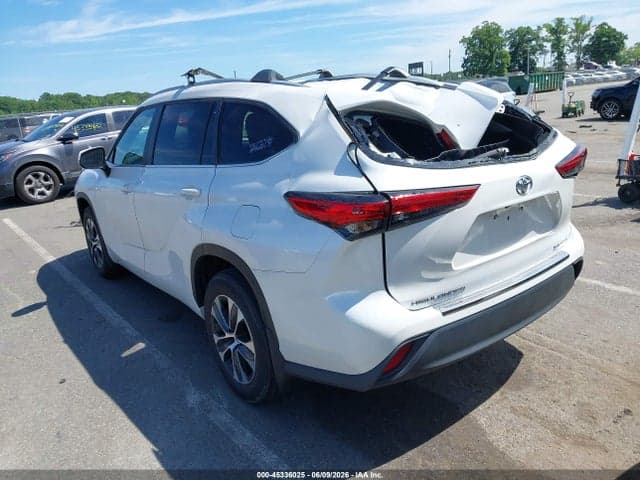 2023 TOYOTA HIGHLANDER XLE 3