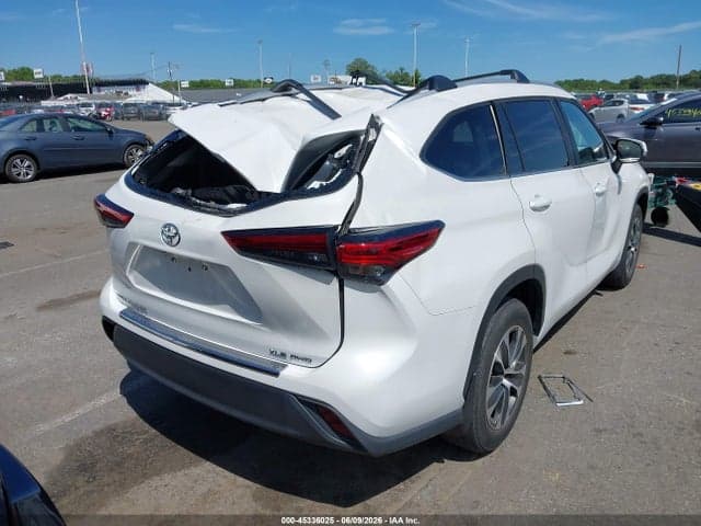 2023 TOYOTA HIGHLANDER XLE 4