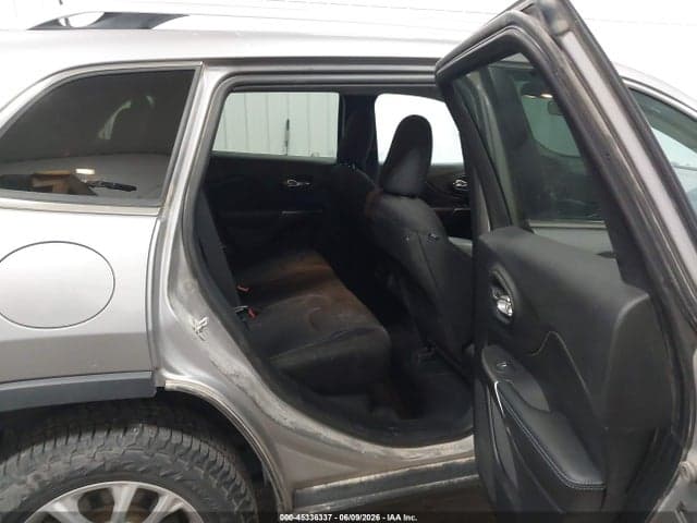 2019 JEEP CHEROKEE LATITUDE 4X4 8