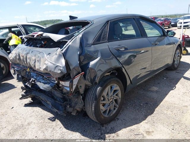 2024 HYUNDAI ELANTRA SEL 4