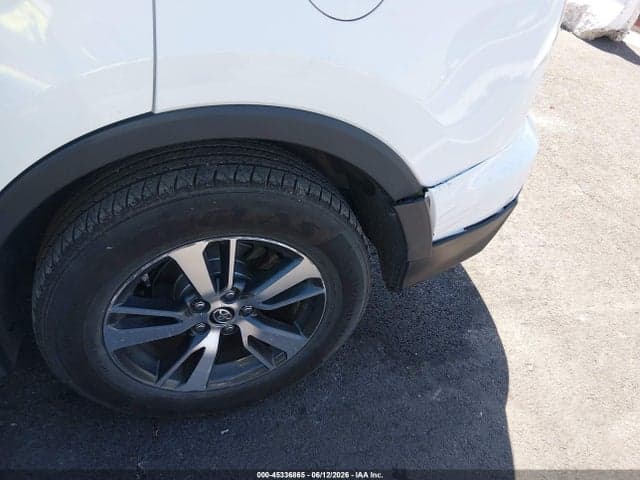 2018 TOYOTA RAV4 XLE 18