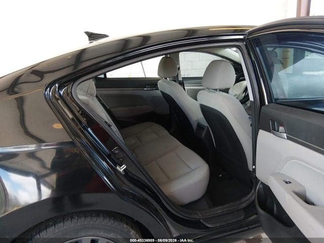 2017 HYUNDAI ELANTRA SE 8