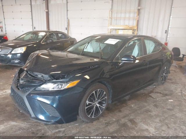 2020 TOYOTA CAMRY SE 2