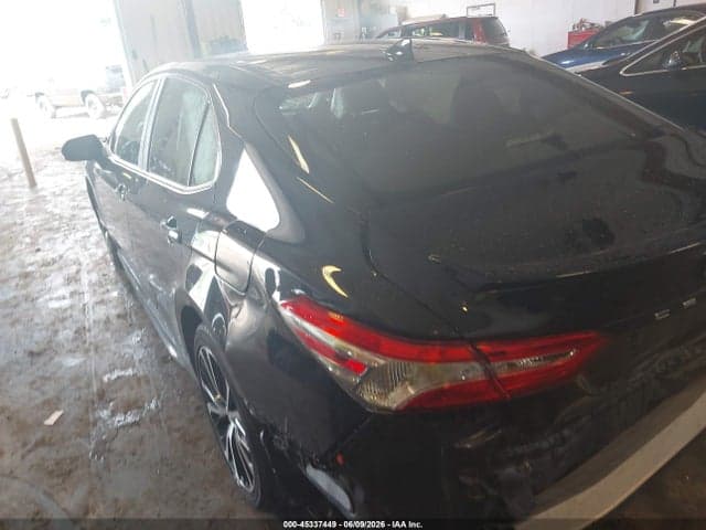 2020 TOYOTA CAMRY SE 3