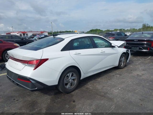 2025 HYUNDAI ELANTRA SE 4