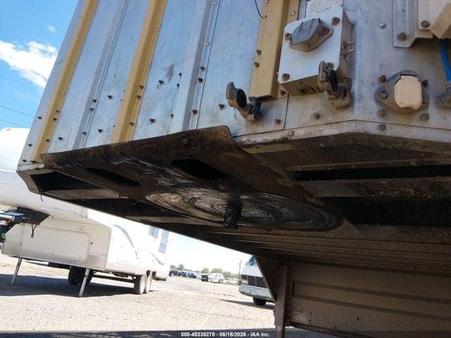 2017 MERRITT EQUIPMENT CO LIVESTOCK SEMI TRAILER 10