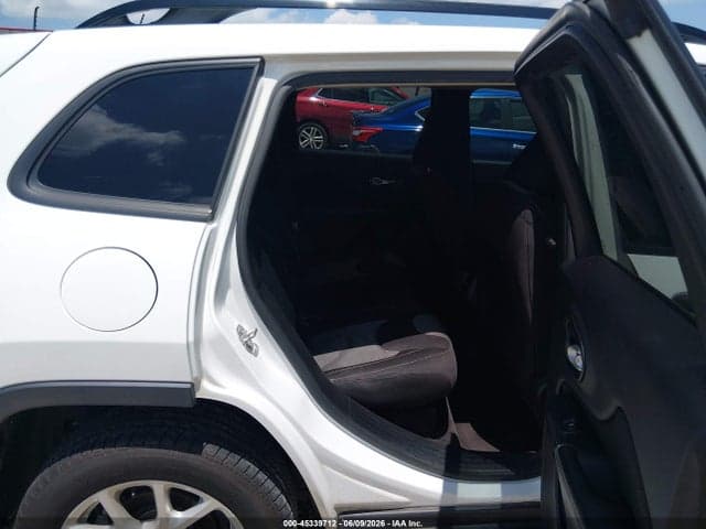 2016 JEEP CHEROKEE SPORT 8