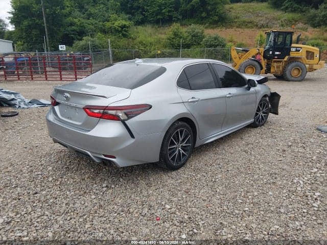 2021 TOYOTA CAMRY SE 4