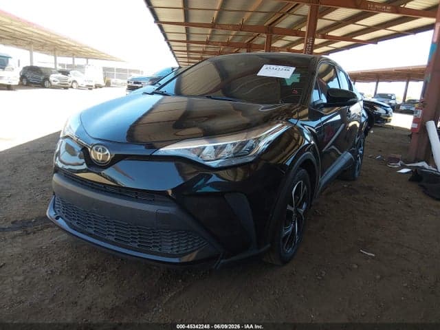 2022 TOYOTA C-HR XLE 2